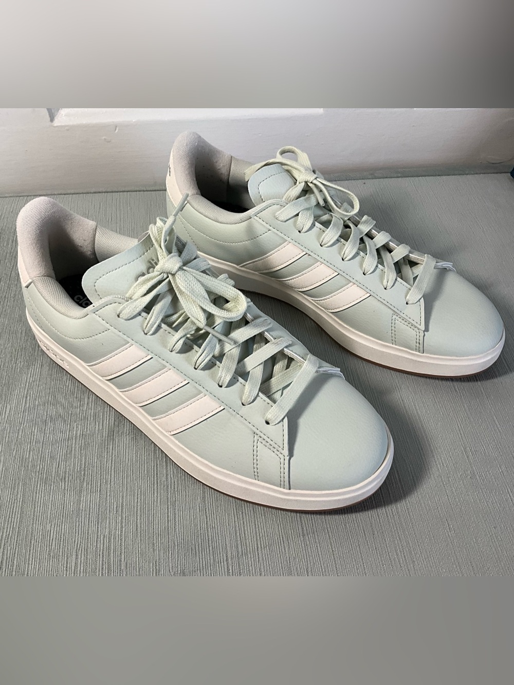 adidas women’s  Grand Court 2.0 Sneakers  Size 10